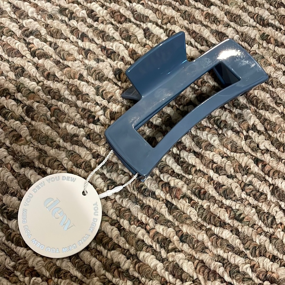 NWT Dew Edit by Kaitlyn Bristowe Claw Clip